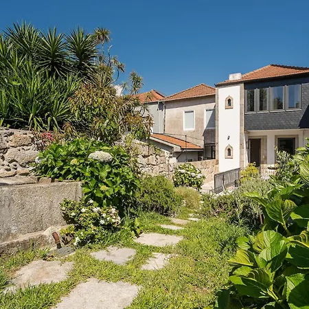 Hidden Gem Near Center- Garden, Outdoor Kitchen, Sauna Villa Porto