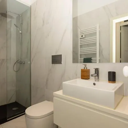 Hidden Gem Near Center- Garden, Outdoor Kitchen, Sauna Villa