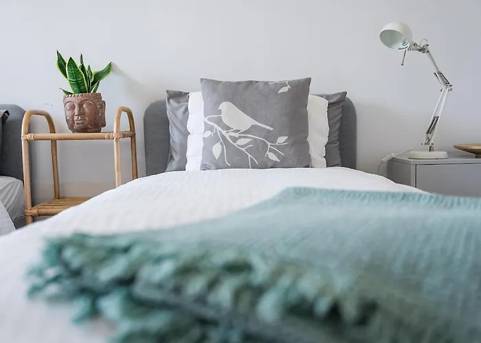 Hidden Gem Near Center- Garden, Outdoor Kitchen, Sauna Villa