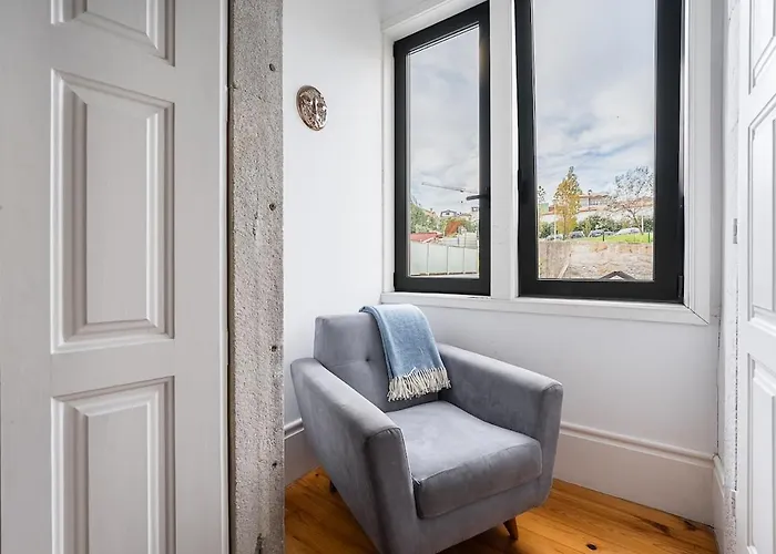 Hidden Gem Near Center- Garden, Outdoor Kitchen, Sauna Villa