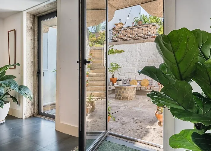 Hidden Gem Near Center- Garden, Outdoor Kitchen, Sauna Villa