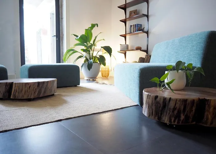 Hidden Gem Near Center- Garden, Outdoor Kitchen, Sauna Villa *