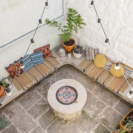 Hidden Gem Near Center- Garden, Outdoor Kitchen, Sauna *