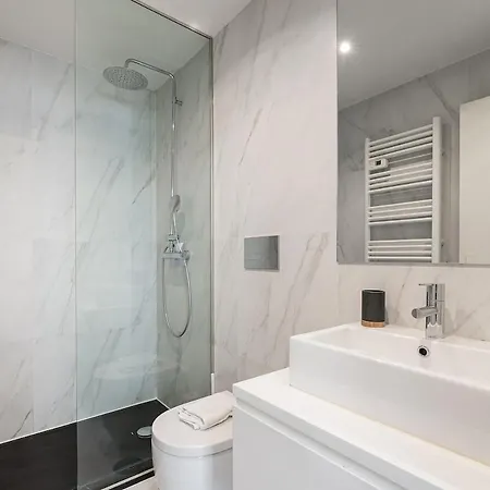 Hidden Gem Near Center- Garden, Outdoor Kitchen, Sauna Порту