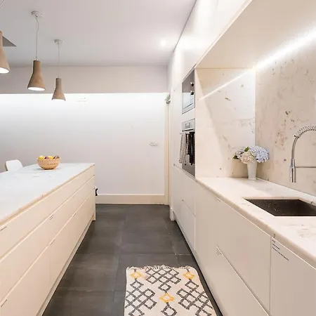 Hidden Gem Near Center- Garden, Outdoor Kitchen, Sauna Порту