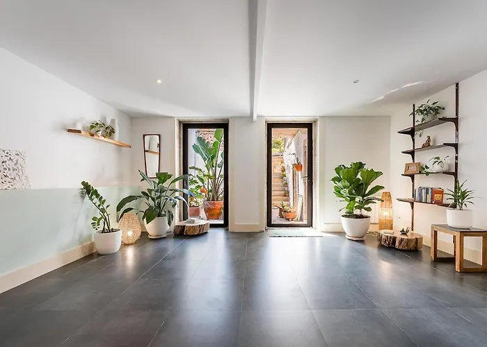 Villa Hidden Gem Near Center- Garden, Outdoor Kitchen, Sauna