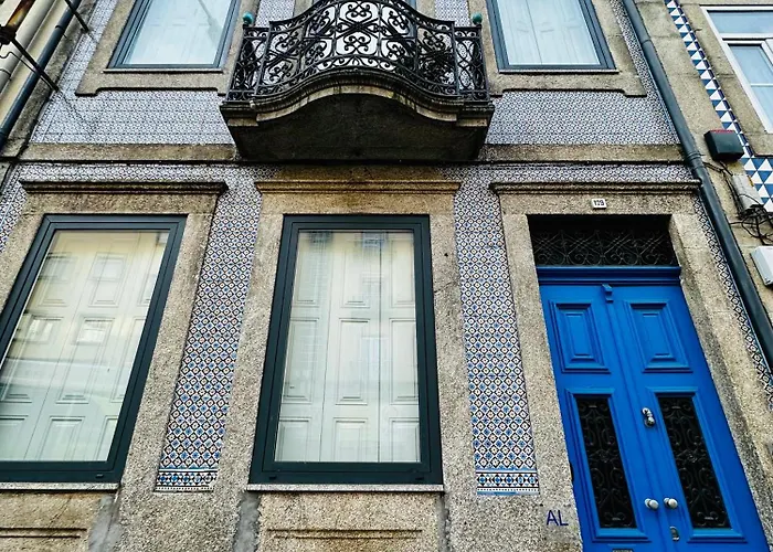 Hidden Gem Near Center- Garden, Outdoor Kitchen, Sauna