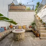 Hidden Gem Near Center- Garden, Outdoor Kitchen, Sauna Πόρτο