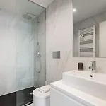 Hidden Gem Near Center- Garden, Outdoor Kitchen, Sauna Πόρτο