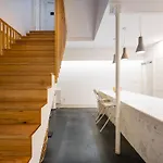 Hidden Gem Near Center- Garden, Outdoor Kitchen, Sauna Πόρτο