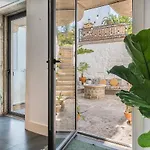 Hidden Gem Near Center- Garden, Outdoor Kitchen, Sauna Βίλα