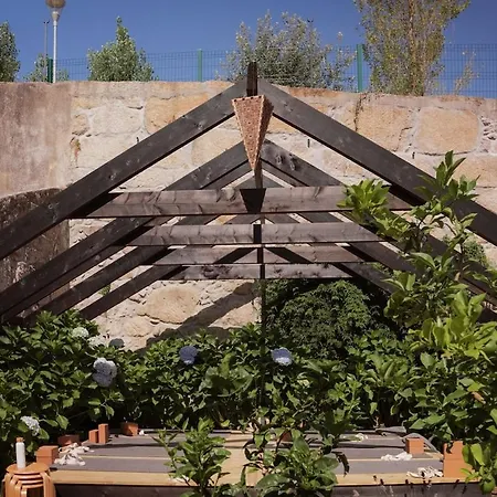 Hidden Gem Near Center- Garden, Outdoor Kitchen, Sauna Πόρτο