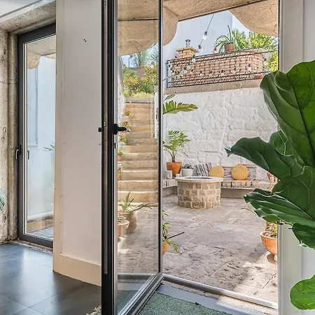Hidden Gem Near Center- Garden, Outdoor Kitchen, Sauna Villa