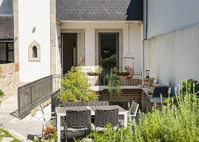 Hidden Gem Near Center- Garden, Outdoor Kitchen, Sauna * Oporto