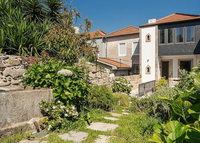 Hidden Gem Near Center- Garden, Outdoor Kitchen, Sauna Villa Oporto