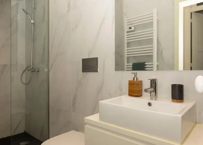 Hidden Gem Near Center- Garden, Outdoor Kitchen, Sauna Villa